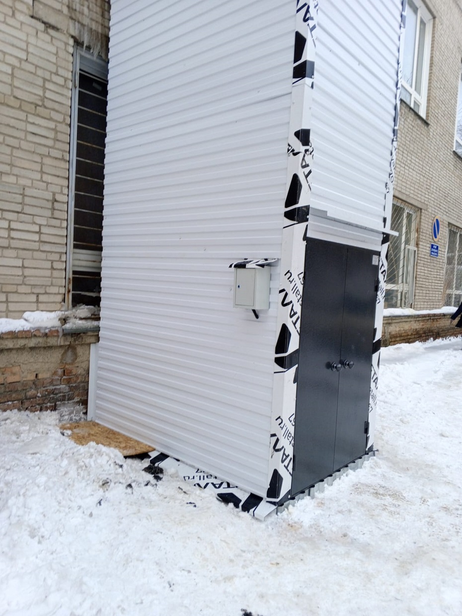 Подъемник в металлокаркасной шахте, 1000 кг в Новосибирске